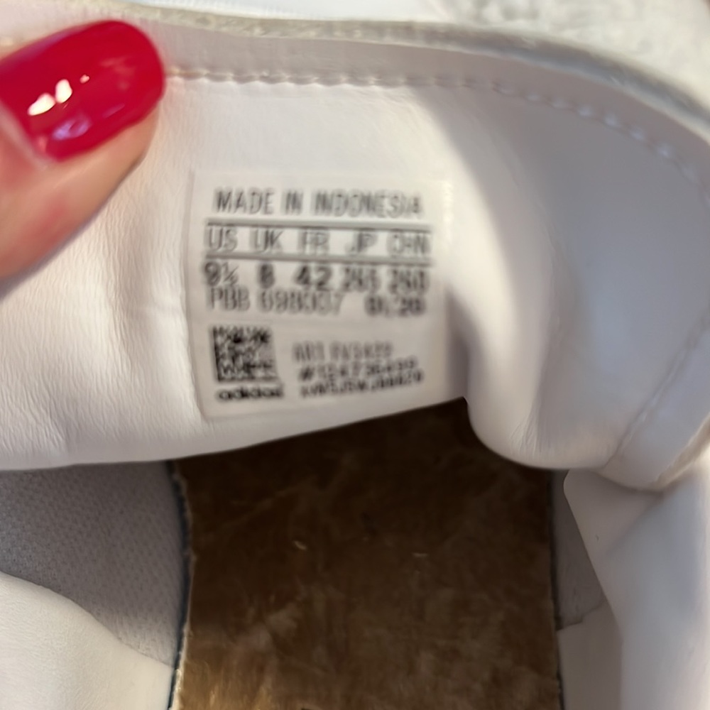 Adidas - Picture 3 of 5